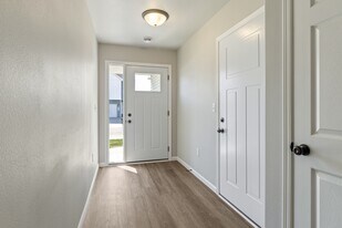 824 United Dr in Horace, ND - Building Photo