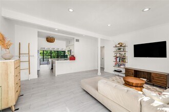1965 Alamanda Dr in North Miami, FL - Building Photo - Building Photo