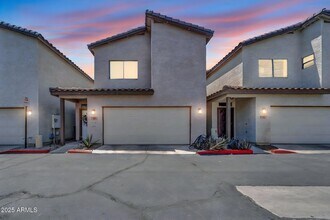 3034 N 39th St in Phoenix, AZ - Foto de edificio - Building Photo