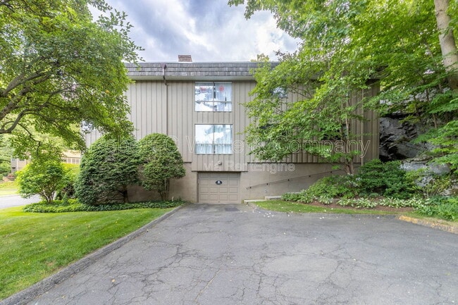 102 Ledgebrook Dr in Norwalk, CT - Building Photo - Building Photo