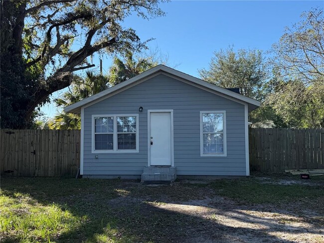 5145 Allen Rd in Zephyrhills, FL - Foto de edificio - Building Photo