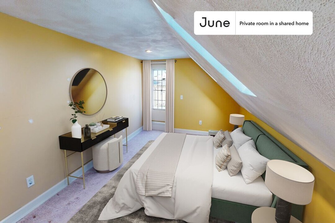 Private bedroom in 6 bed/2 bath Home in Boston, MA - Building Photo