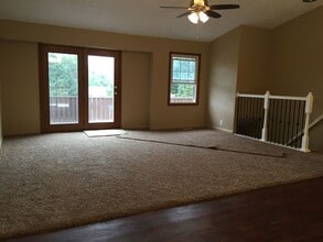 105 Duesenberg Dr in Conrad, IA - Building Photo - Building Photo