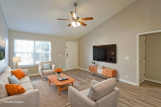 7016 S Hampton Blvd in Nashville, TN - Foto de edificio - Building Photo