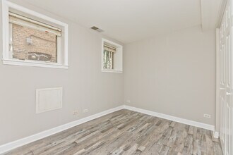 1427 W Winona St, Unit G in Chicago, IL - Building Photo - Building Photo