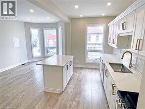 360 Cannon St E in Hamilton, ON - Building Photo - Building Photo