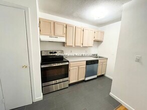44 Evergreen St, Unit 23 in Boston, MA - Foto de edificio - Building Photo
