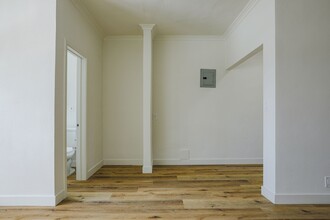 Bright & Inviting 1-Bedroom Apartment in Los Angeles, CA - Foto de edificio - Building Photo
