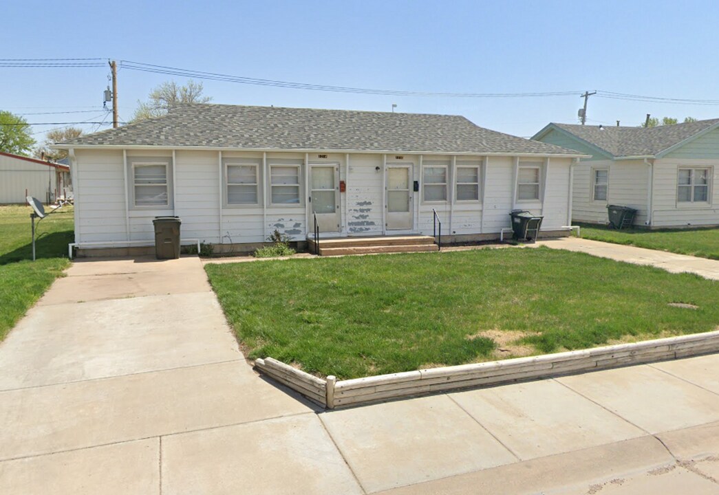 1210 Eisenhower Ave-Unit -1214 Eisenhower Ave. in Great Bend, KS - Foto de edificio