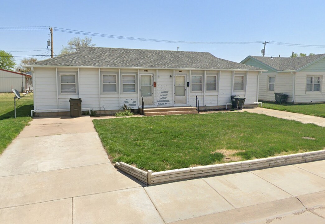 1210 Eisenhower Ave in Great Bend, KS - Building Photo