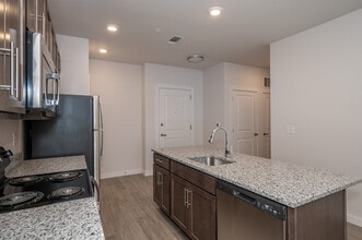 2630 Short Vine Street Apartments in Cincinnati, OH - Foto de edificio - Building Photo