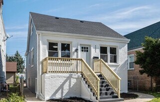 5031 N Meade Ave in Chicago, IL - Building Photo