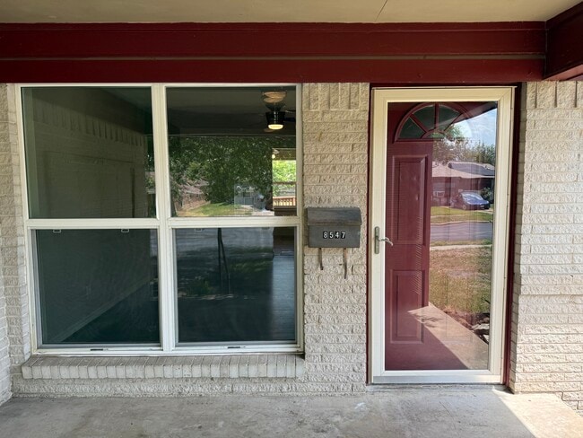 8547 Stillwater Dr in Dallas, TX - Foto de edificio - Building Photo