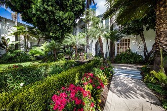 8491 Fountain Ave in West Hollywood, CA - Building Photo - Building Photo