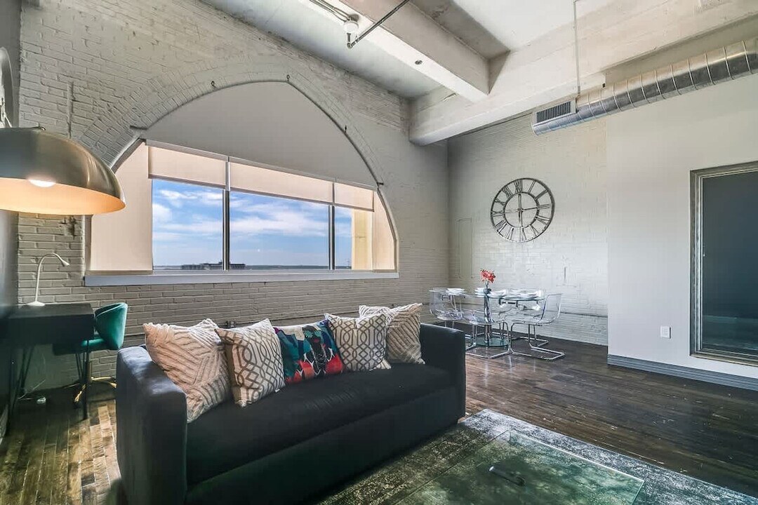 500 S Ervay St in Dallas, TX - Building Photo