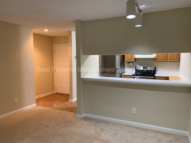 700 Bishops Park Dr in Raleigh, NC - Foto de edificio - Building Photo