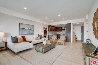 1021 S Shenandoah St in Los Angeles, CA - Foto de edificio - Building Photo