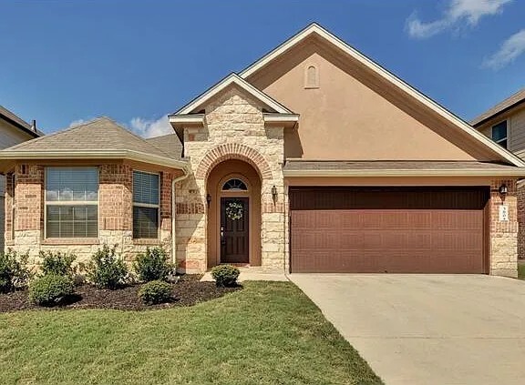 380 Timbleweed Dr in Kyle, TX - Building Photo