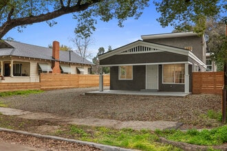 214 Kimble St, Unit B in Modesto, CA - Building Photo - Building Photo