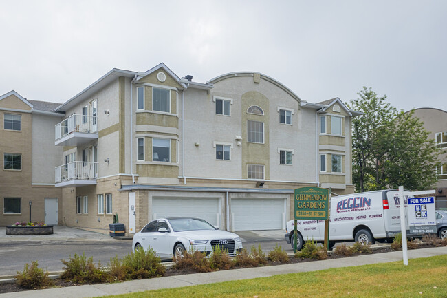 Glenmeadow Gardens in Calgary, AB - Building Photo - Building Photo