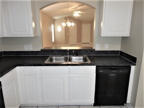 403 Pine Pointe Ct in Seffner, FL - Building Photo - Building Photo