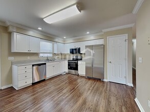 3902 Hunt Chase Ct in Greensboro, NC - Foto de edificio - Building Photo