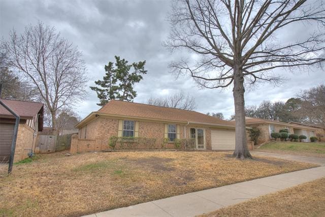 2004 Memphis Dr in Bedford, TX - Building Photo - Building Photo