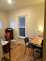 136 N Locust St in Hagerstown, MD - Building Photo