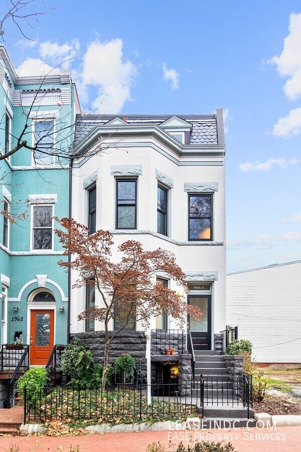 property at 1964 2nd St NW
