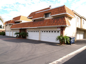 Delaware Apartments in Huntington Beach, CA - Building Photo - Building Photo