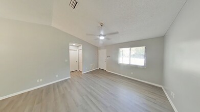 6440 NW 66th Ct in Ocala, FL - Building Photo - Building Photo