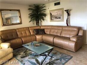 595 Beachwalk Cir-Unit -M-103 in Naples, FL - Building Photo - Building Photo