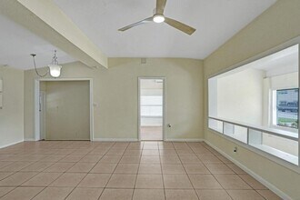 1205 S Lake Dr in Lantana, FL - Building Photo - Building Photo