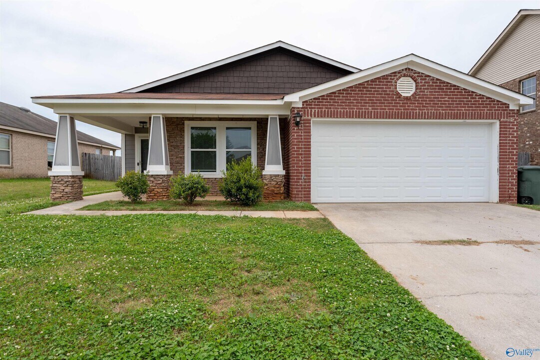3539 Avalon Lake Dr SW in Madison, AL - Building Photo
