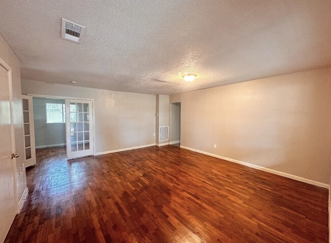 507 N Houston in Webster, TX - Building Photo - Building Photo