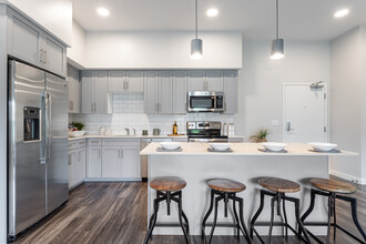 Oriole Landing in Lincoln, MA - Foto de edificio - Interior Photo