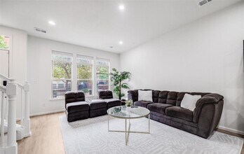 8935 E Nichols Pl in Centennial, CO - Building Photo - Building Photo