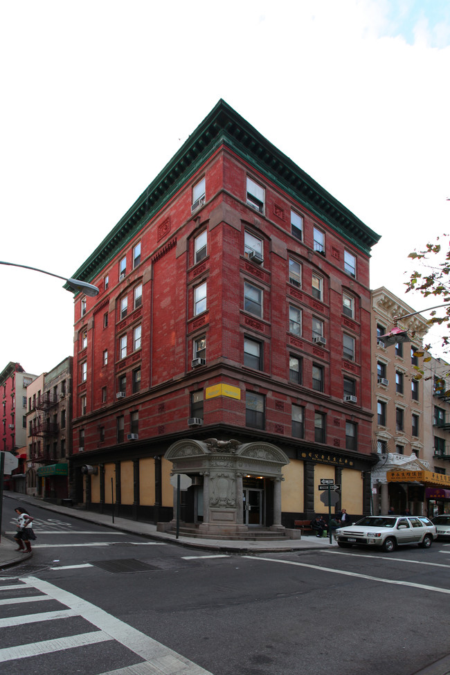 26 Mulberry St in New York, NY - Building Photo - Building Photo