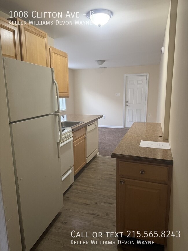 1008 Clifton Ave in Collingdale, PA - Foto de edificio - Building Photo