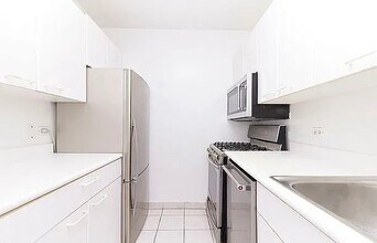 245 Bronx River Rd in Yonkers, NY - Building Photo - Building Photo