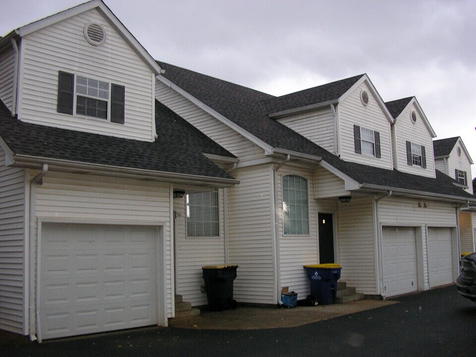 1055 Winners Cir in Bowling Green, KY - Foto de edificio