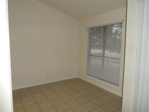 16111 Aspenglen Dr in Houston, TX - Building Photo - Building Photo