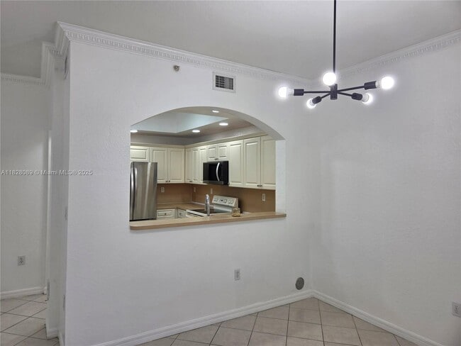 8858 W Flagler St in Miami, FL - Building Photo - Building Photo