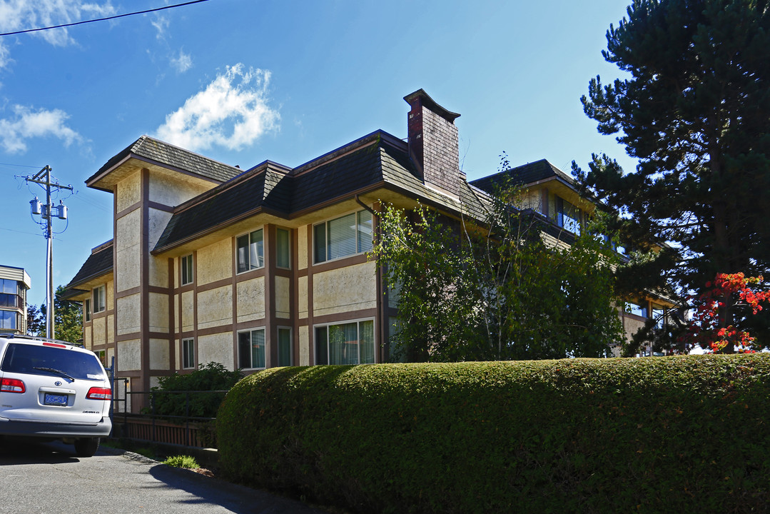 Kingfisher in White Rock, BC - Building Photo