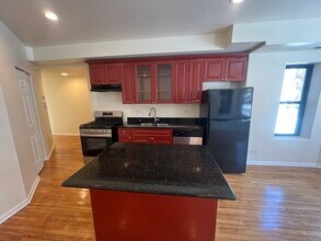 7748 S Yates Blvd in Chicago, IL - Building Photo - Building Photo