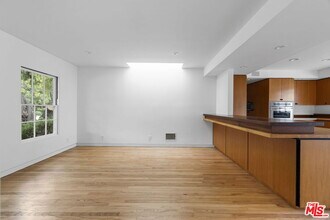 202 S Saltair Ave in Los Angeles, CA - Building Photo - Building Photo