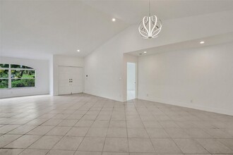 10310 Guatemala St in Hollywood, FL - Building Photo - Building Photo