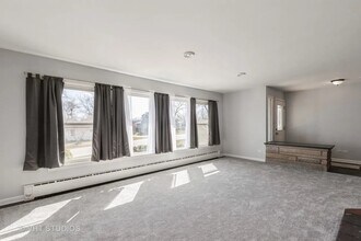 942 Raleigh Rd in Mundelein, IL - Building Photo - Building Photo