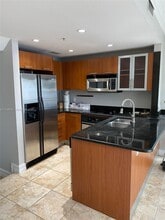 235 SW 17th Rd, Unit 101 in Miami, FL - Building Photo - Building Photo