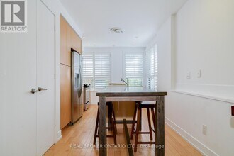 207 Beverley St in Toronto, ON - Building Photo - Building Photo